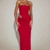 Sukienka maxi z wycięciami z miękkiej dzianiny jerseyowej Zorya w kolorze True Red