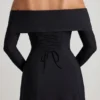 Sukienka midi A-line z odkrytymi ramionami i wiązaniem, model Nerissa, w kolorze czarnym Sukienka midi A-line z odkrytymi ramionami i wiązaniem, model Nerissa, w kolorze czarnym