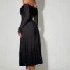 Sukienka midi A-line z odkrytymi ramionami i wiązaniem, model Nerissa, w kolorze czarnym Sukienka midi A-line z odkrytymi ramionami i wiązaniem, model Nerissa, w kolorze czarnym