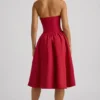 Sukienka midi Angelina z wiązaniem na szyi i kokardką w kolorze True Red Sukienka midi Angelina z wiązaniem na szyi i kokardką w kolorze True Red