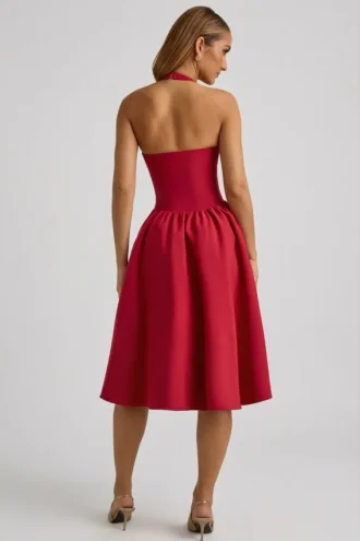 Sukienka midi Angelina z wiązaniem na szyi i kokardką w kolorze True Red Sukienka midi Angelina z wiązaniem na szyi i kokardką w kolorze True Red