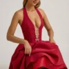 Sukienka midi Angelina z wiązaniem na szyi i kokardką w kolorze True Red Sukienka midi Angelina z wiązaniem na szyi i kokardką w kolorze True Red
