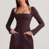 Sukienka mini A-line Ksenia w prążki w kolorze czekoladowym Sukienka mini A-line Ksenia w prążki w kolorze czekoladowym