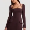 Sukienka mini A-line Ksenia w prążki w kolorze czekoladowym Sukienka mini A-line Ksenia w prążki w kolorze czekoladowym
