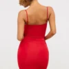 Sukienka mini Aniela Slinky Jersey z wycięciami i różowymi detalami w kolorze szkarłatnej czerwieni