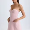Sukienka Mini Arta bez ramiączek o kroju tulipana w kolorze różowo-fioletowym Sukienka Mini Arta bez ramiączek o kroju tulipana w kolorze różowo-fioletowym