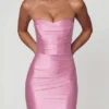 Sukienka Mini bandeau Yesenia z marszczeniami w kolorze delikatnego różu Sukienka Mini bandeau Yesenia z marszczeniami w kolorze delikatnego różu