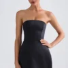 Sukienka Mini Haisley Bandeau Structured Tulip w kolorze czarnym Sukienka Mini Haisley Bandeau Structured Tulip w kolorze czarnym