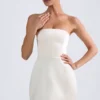 Sukienka Mini Haisley z usztywnionym stanikiem typu bandeau w kolorze kości słoniowej Sukienka Mini Haisley z usztywnionym stanikiem typu bandeau w kolorze kości słoniowej