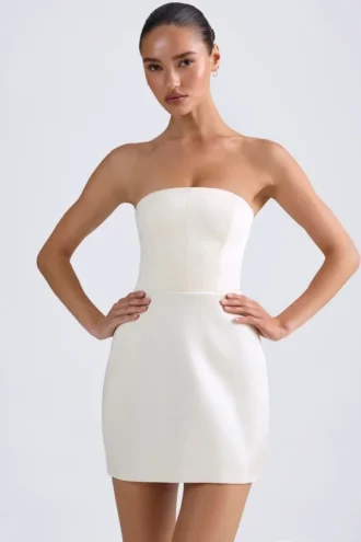 Sukienka Mini Haisley z usztywnionym stanikiem typu bandeau w kolorze kości słoniowej Sukienka Mini Haisley z usztywnionym stanikiem typu bandeau w kolorze kości słoniowej