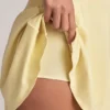 Sukienka Mini Jaida z modalu z odkrytymi ramionami i linią A w kolorze Lemon Sherbet