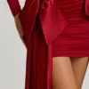 Sukienka Mini Karelyn z marszczeniem i kokardką w kolorze True Red Sukienka Mini Karelyn z marszczeniem i kokardką w kolorze True Red