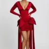 Sukienka Mini Karelyn z marszczeniem i kokardką w kolorze True Red Sukienka Mini Karelyn z marszczeniem i kokardką w kolorze True Red