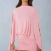 Sukienka Mini z drapowaną peleryną Lida w kolorze pudrowego różu Sukienka Mini z drapowaną peleryną Lida w kolorze pudrowego różu