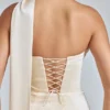 Sukienka Mini z satyny z drapowanym dekoltem typu halter w kolorze kości słoniowej Sukienka Mini z satyny z drapowanym dekoltem typu halter w kolorze kości słoniowej