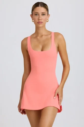Sukienka tenisowa Soft Active z odkrytymi plecami w kolorze koralowym Sukienka tenisowa Soft Active z odkrytymi plecami w kolorze koralowym