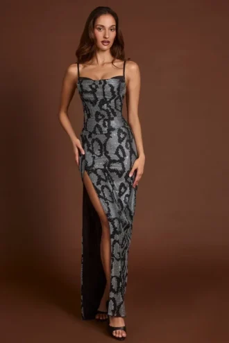 Sukienka Velia z ozdobnym dekoltem typu peekaboo i golfem w wzór srebrnego węża Sukienka Velia z ozdobnym dekoltem typu peekaboo i golfem w wzór srebrnego węża