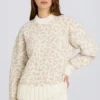 Sweter oversize z dzianiny żakardowej w kolorze lodowym Sweter oversize z dzianiny żakardowej w kolorze lodowym