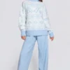 Sweter oversize z dzianiny żakardowej w kolorze pudrowego błękitu Sweter oversize z dzianiny żakardowej w kolorze pudrowego błękitu