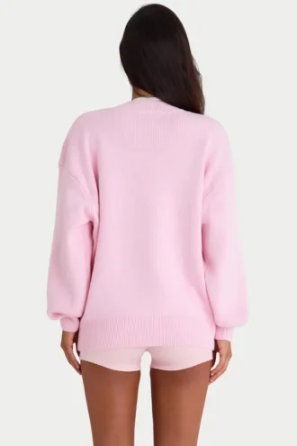 Sweter oversize z dzianiny prążkowanej w kolorze jasnoróżowym