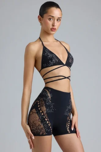 szorty bonnie z ozdobami i wysokim stanem w kolorze czarnym 9 330x495 - Czarny stanik bikini Liberty z ozdobnymi krzyżującymi się ramiączkami