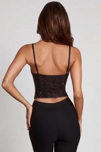 Top Armelia z ozdobnym dekoltem typu peekaboo i kapturem w kolorze czarnym