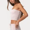 Top bandeau z prążkowanej dzianiny w różowe paski Top bandeau z prążkowanej dzianiny w różowe paski