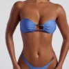 Top bikini bandeau Praslin z koralikami w kolorze pudrowego błękitu Top bikini bandeau Praslin z koralikami w kolorze pudrowego błękitu