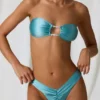 Top bikini bandeau z turkusowymi detalami z pereł słodkowodnych Top bikini bandeau z turkusowymi detalami z pereł słodkowodnych