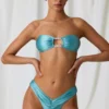 Top bikini bandeau z turkusowymi detalami z pereł słodkowodnych Top bikini bandeau z turkusowymi detalami z pereł słodkowodnych