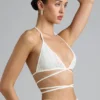 Top bikini Liberty z ozdobnymi krzyżującymi się ramiączkami w kolorze kości słoniowej Top bikini Liberty z ozdobnymi krzyżującymi się ramiączkami w kolorze kości słoniowej