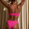 Top bikini Mykonos z wycięciem w kształcie klucza w kolorze fuksji