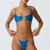 Top bikini z wycięciami i łańcuszkami Sanibel w kolorze ocean blue Top bikini z wycięciami i łańcuszkami Sanibel w kolorze ocean blue