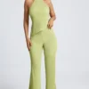 Top Elania z odkrytymi plecami i asymetrycznym dekoltem typu halter w kolorze oliwkowym Top Elania z odkrytymi plecami i asymetrycznym dekoltem typu halter w kolorze oliwkowym