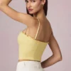 Top na ramiączkach Hania z modalu z angielską hafty w kolorze cytrynowożółtym Top na ramiączkach Hania z modalu z angielską hafty w kolorze cytrynowożółtym