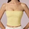 Top na ramiączkach Hania z modalu z angielską hafty w kolorze cytrynowożółtym Top na ramiączkach Hania z modalu z angielską hafty w kolorze cytrynowożółtym