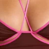 Top Rocio z kontrastowymi lamówkami w kolorze czekoladowego brązu Top Rocio z kontrastowymi lamówkami w kolorze czekoladowego brązu