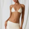 Topy bikini Keshi z trójkątnymi miseczkami i perłowymi detalami w kolorze perłowej bieli Topy bikini Keshi z trójkątnymi miseczkami i perłowymi detalami w kolorze perłowej bieli