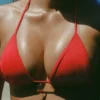 Trójkątny top bikini Canggu z ozdobnym detalem w kolorze ognistej czerwieni Trójkątny top bikini Canggu z ozdobnym detalem w kolorze ognistej czerwieni