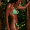 Wielofunkcyjny trójkątny top bikini z tkaniny seersucker w kolorze morskiej piany