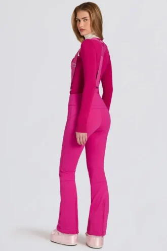 Wodoodporne spodnie ogrodniczki z wysokim stanem i szelkami w kolorze magenta Wodoodporne spodnie ogrodniczki z wysokim stanem i szelkami w kolorze magenta