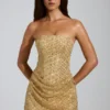 Złota mini sukienka Amalina z ozdobami w stylu bandeau i krojem w kształcie litery A Złota mini sukienka Amalina z ozdobami w stylu bandeau i krojem w kształcie litery A