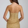 Złota mini sukienka Amalina z ozdobami w stylu bandeau i krojem w kształcie litery A Złota mini sukienka Amalina z ozdobami w stylu bandeau i krojem w kształcie litery A